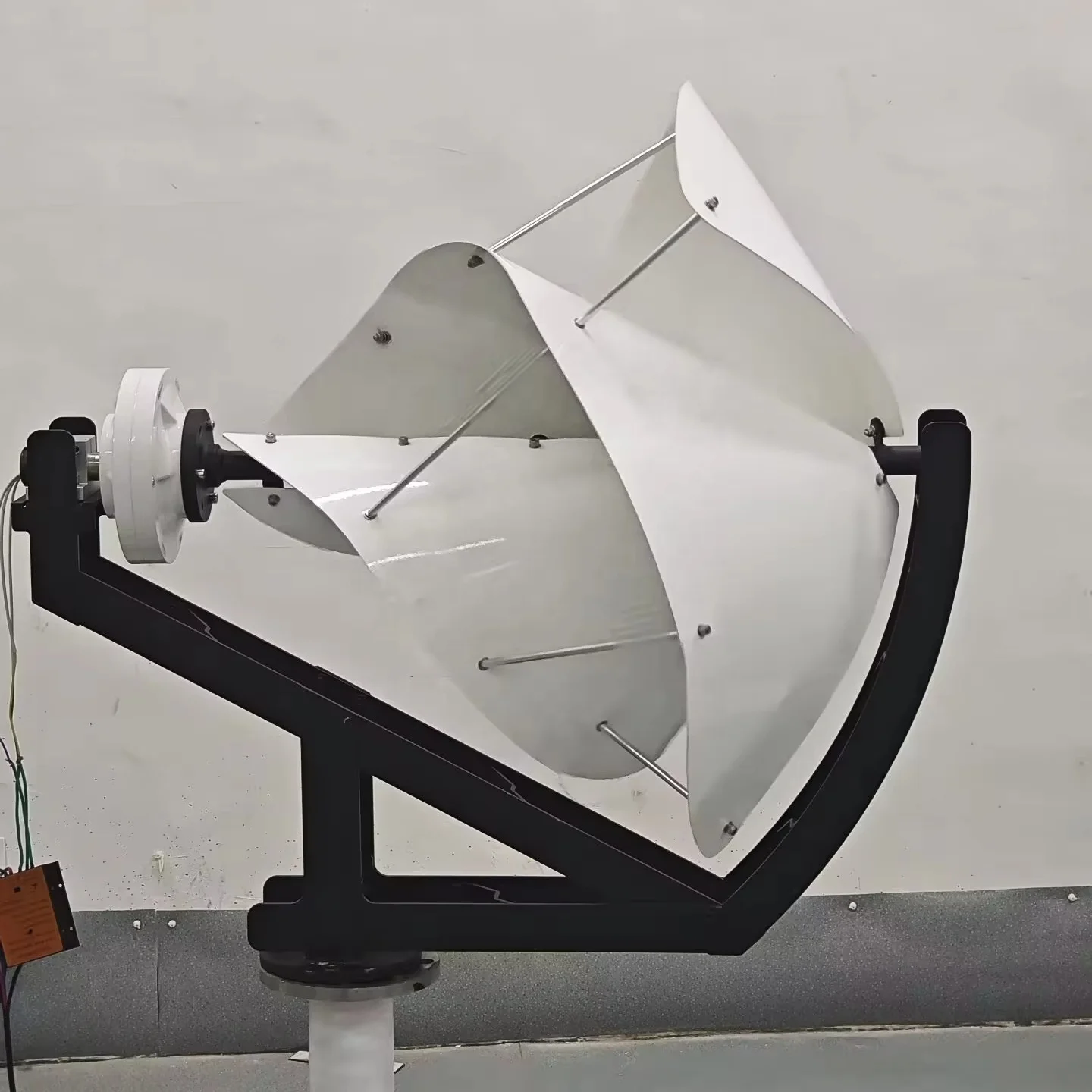 Low wind speed vertical wind turbine 2kw turbine generator sold 12V/24 off-grid air energy generator system
Low wind speed vertical wind turbine 2kw turbine generator sold 12V/24 off-grid air energy generator system