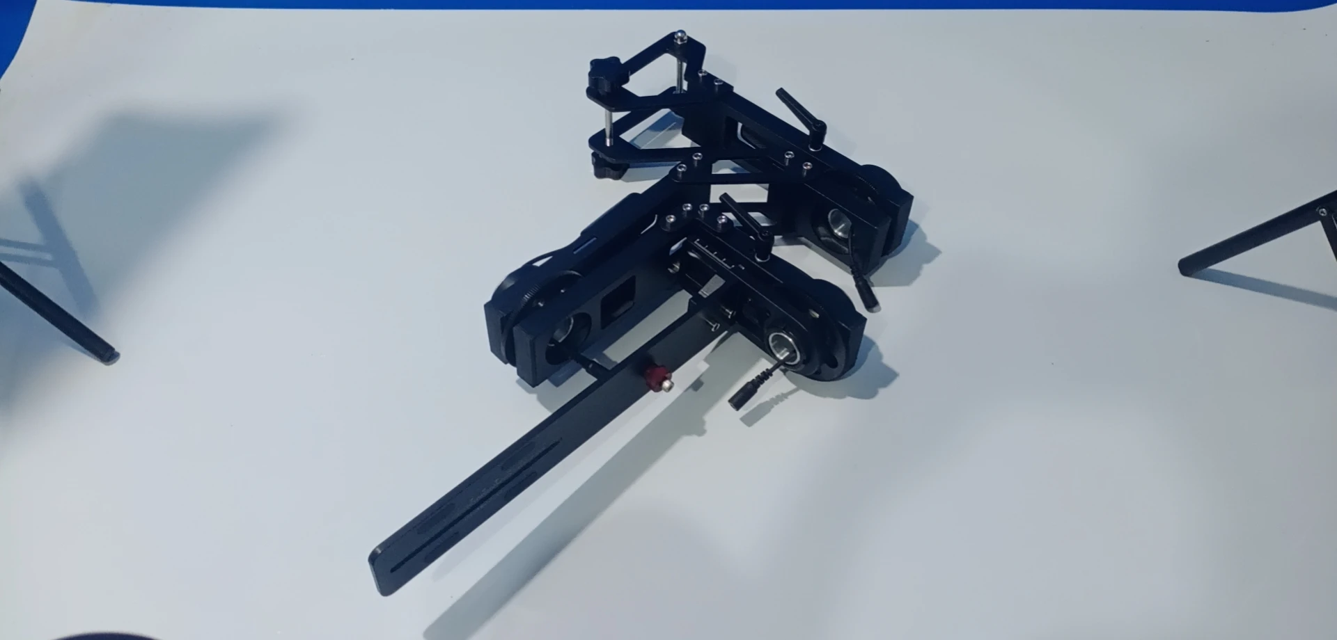 Jianmei professional three-axis electric pan tilt camera rocker arm crane stabilizer rotates up, down, left, right, 360 degrees
Jianmei professional three-axis electric pan tilt camera rocker arm crane stabilizer rotates up, down, left, right, 360 degrees