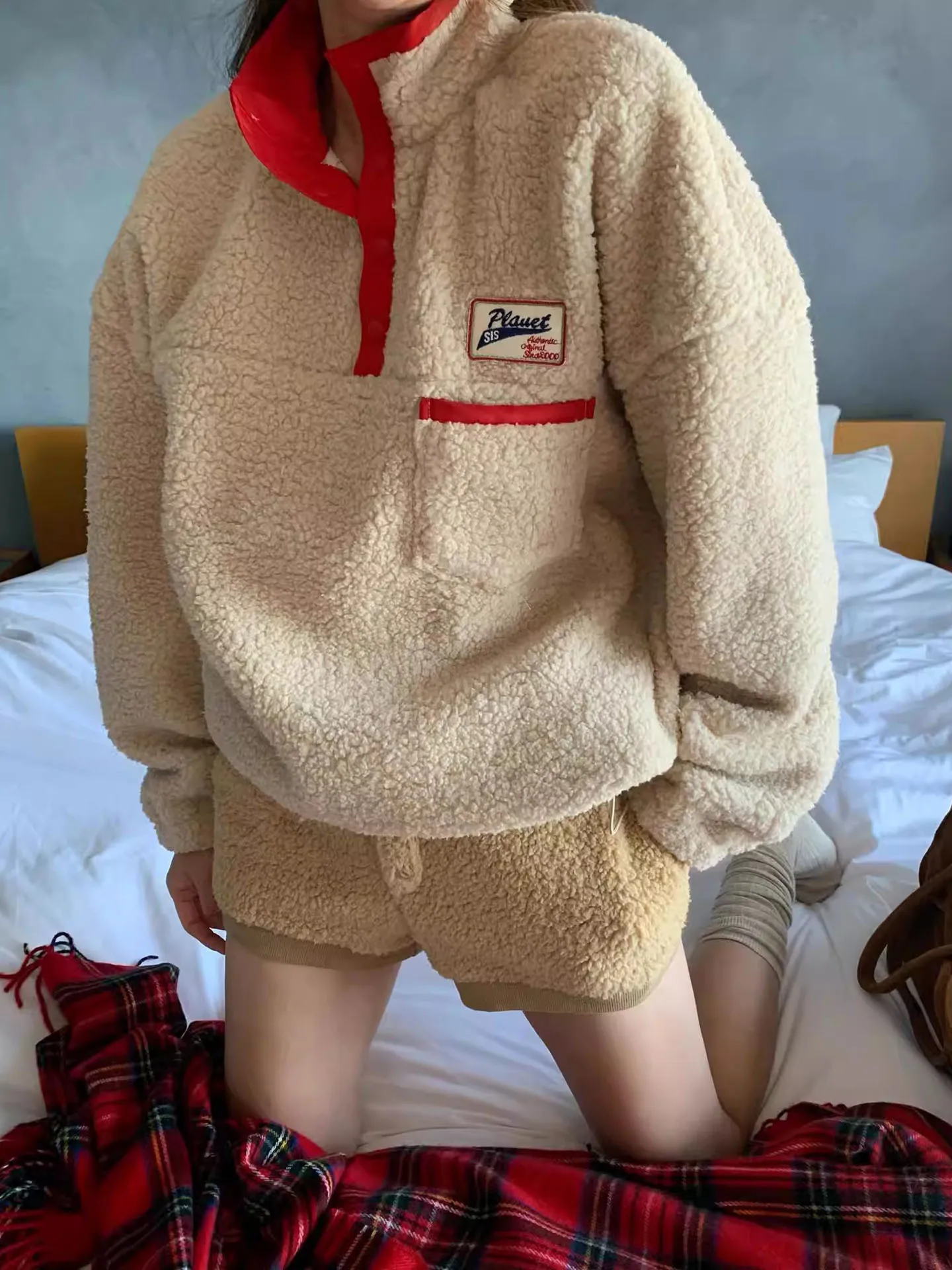 Retro Stand Collar Lamb Fur Sweatirt Women's Thiened Warm Hooded Patchwork Winter New Design Korean Sle Long Sve
Retro Stand Collar Lamb Fur Sweatirt Women's Thiened Warm Hooded Patchwork Winter New Design Korean Sle Long Sve