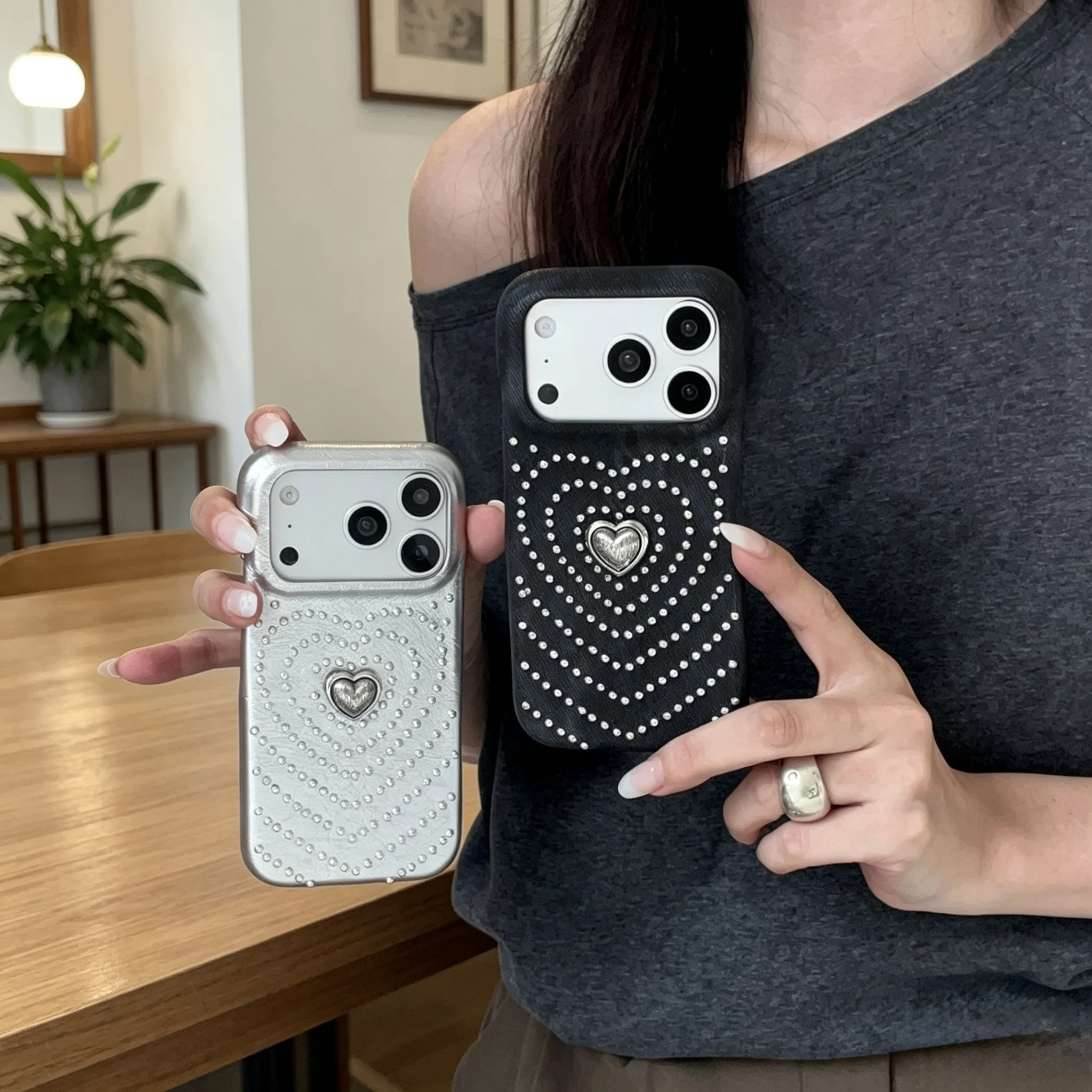 3D rivet heart-shaped phone case, suitable for Apple phones, leather protective cover
3D rivet heart-shaped phone case, suitable for Apple phones, leather protective cover