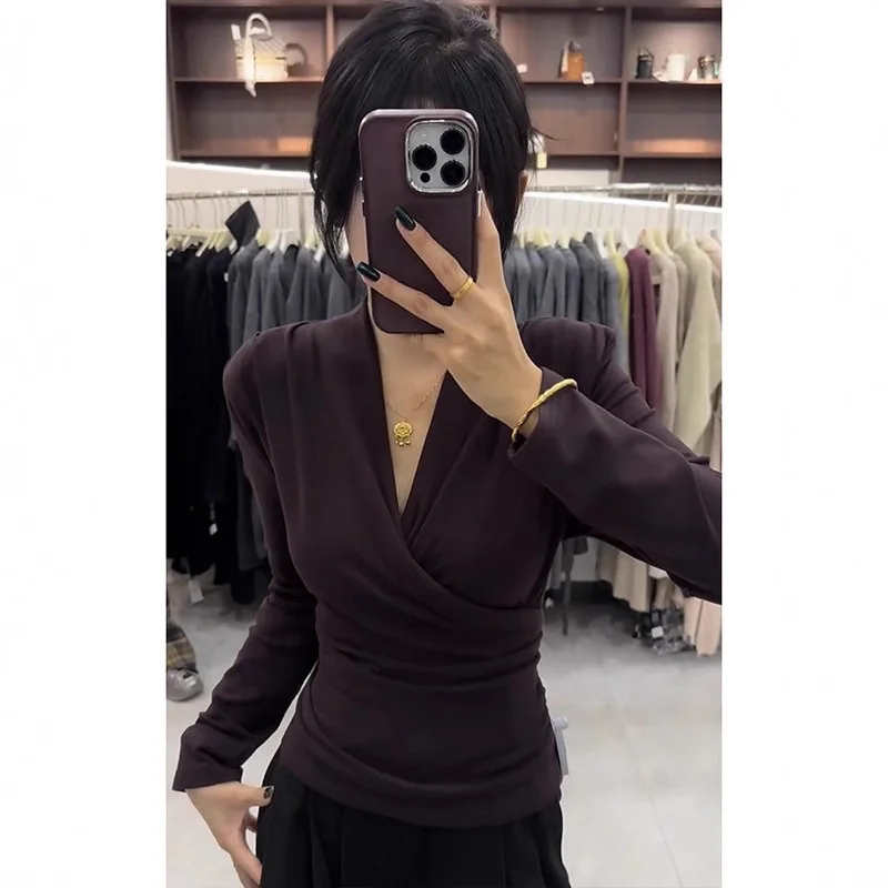 2025 Autumn Women T-shirt New Women's French Style Chic V Neck Top Solid Color Slim Fit Trendy Base Layer T Shirt
2025 Autumn Women T-shirt New Women's French Style Chic V Neck Top Solid Color Slim Fit Trendy Base Layer T Shirt