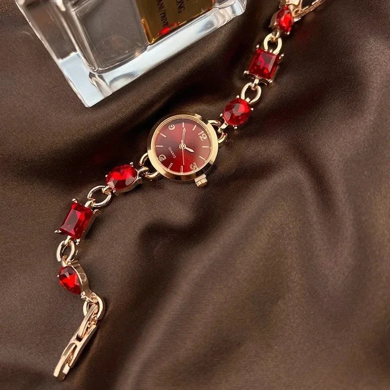 【2025 Новинка】Кроскошные легкие роскошные женские часы, инкрустированные бриллиантами | Регулируемая застежка | Глубоководное сердце кварцевый дизайн | Best-sel 
【2025 Новинка】Кроскошные легкие роскошные женские часы, инкрустированные бриллиантами | Регулируемая застежка | Глубоководное сердце кварцевый дизайн | Best-sel