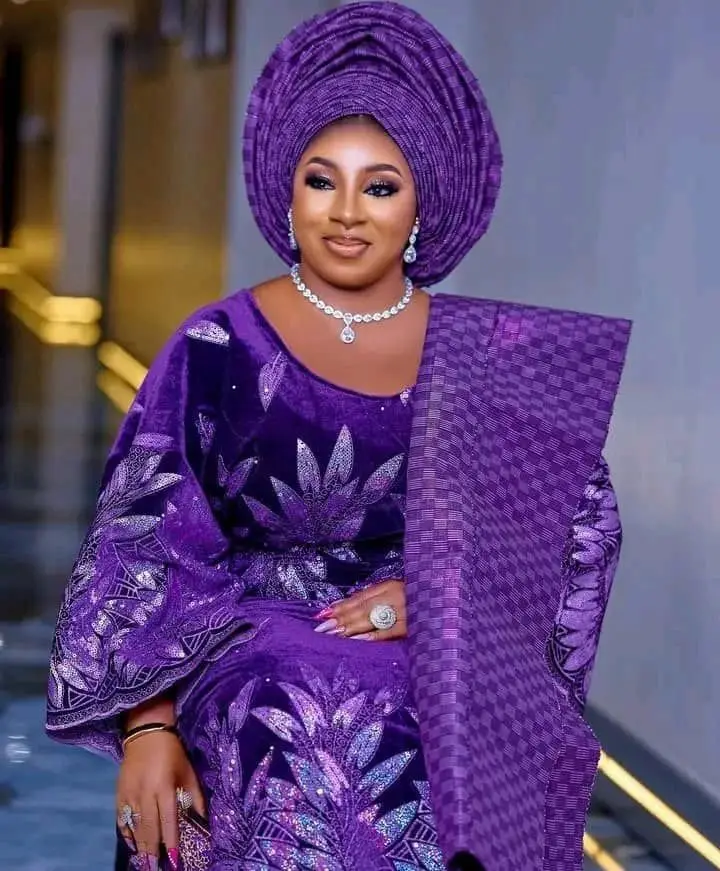 Kalume Sequins African Velcet Lace Fabric 2024 High Quality Nigerian Velvet Lace Fabric with Sequin for Garments Party F3576
Kalume Sequins African Velcet Lace Fabric 2024 High Quality Nigerian Velvet Lace Fabric with Sequin for Garments Party F3576