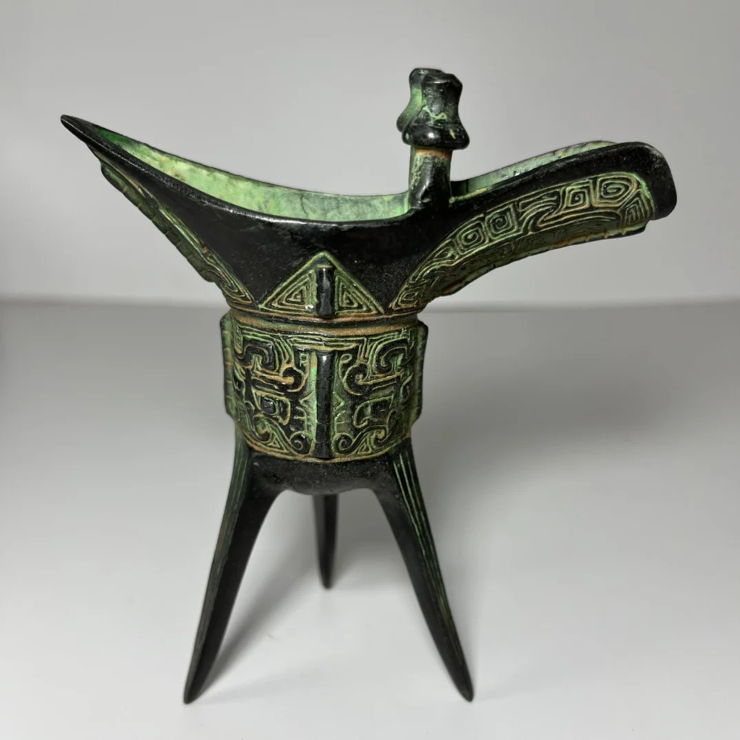 Chinese bronze collection bronze high horn cup home furnishing ornaments ornaments gift
Chinese bronze collection bronze high horn cup home furnishing ornaments ornaments gift