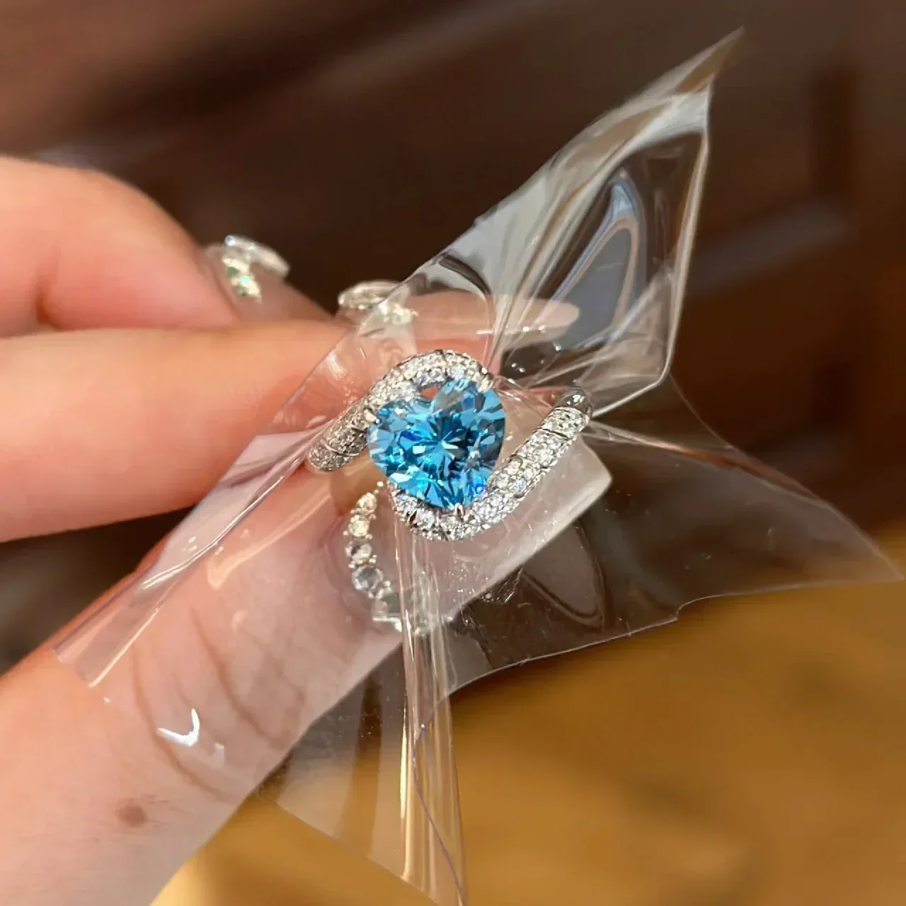 luxury silver 925 diamonds sparkling gorgeous sea blue gem heart-shaped rings for women fashion engagement ring jewelrygifts
luxury silver 925 diamonds sparkling gorgeous sea blue gem heart-shaped rings for women fashion engagement ring jewelrygifts