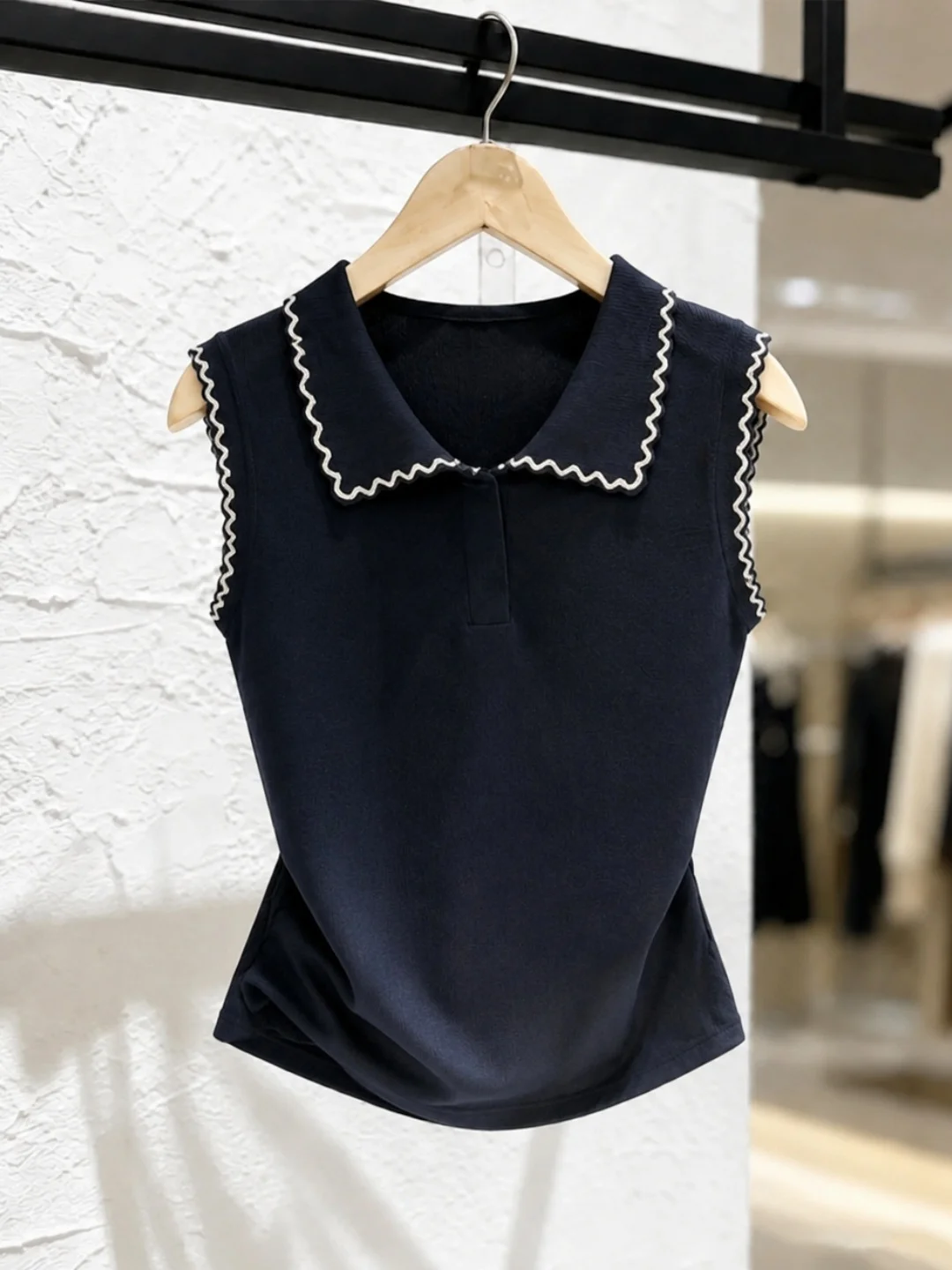 Summer 2026 Ice Silk Knitted Vest Sleeveless Collar Color Block Design Fashionable Ageless Korean Style Women's Top
Summer 2026 Ice Silk Knitted Vest Sleeveless Collar Color Block Design Fashionable Ageless Korean Style Women's Top