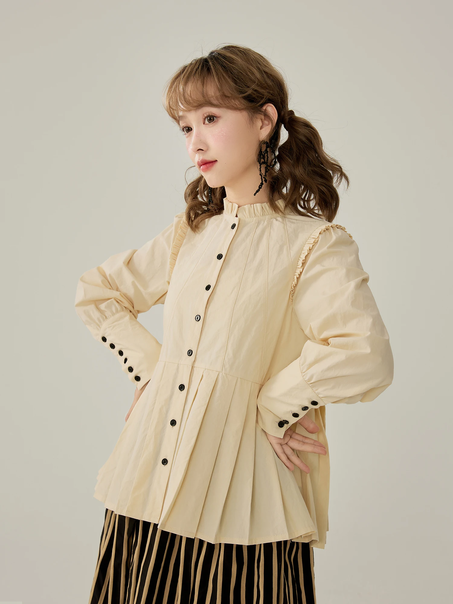 Pure Cotton Long Sve irt Women's Faion Artistic Lotus Le Collar irt Vintage Sle Autumn Collection by Senri Joy
Pure Cotton Long Sve irt Women's Faion Artistic Lotus Le Collar irt Vintage Sle Autumn Collection by Senri Joy
