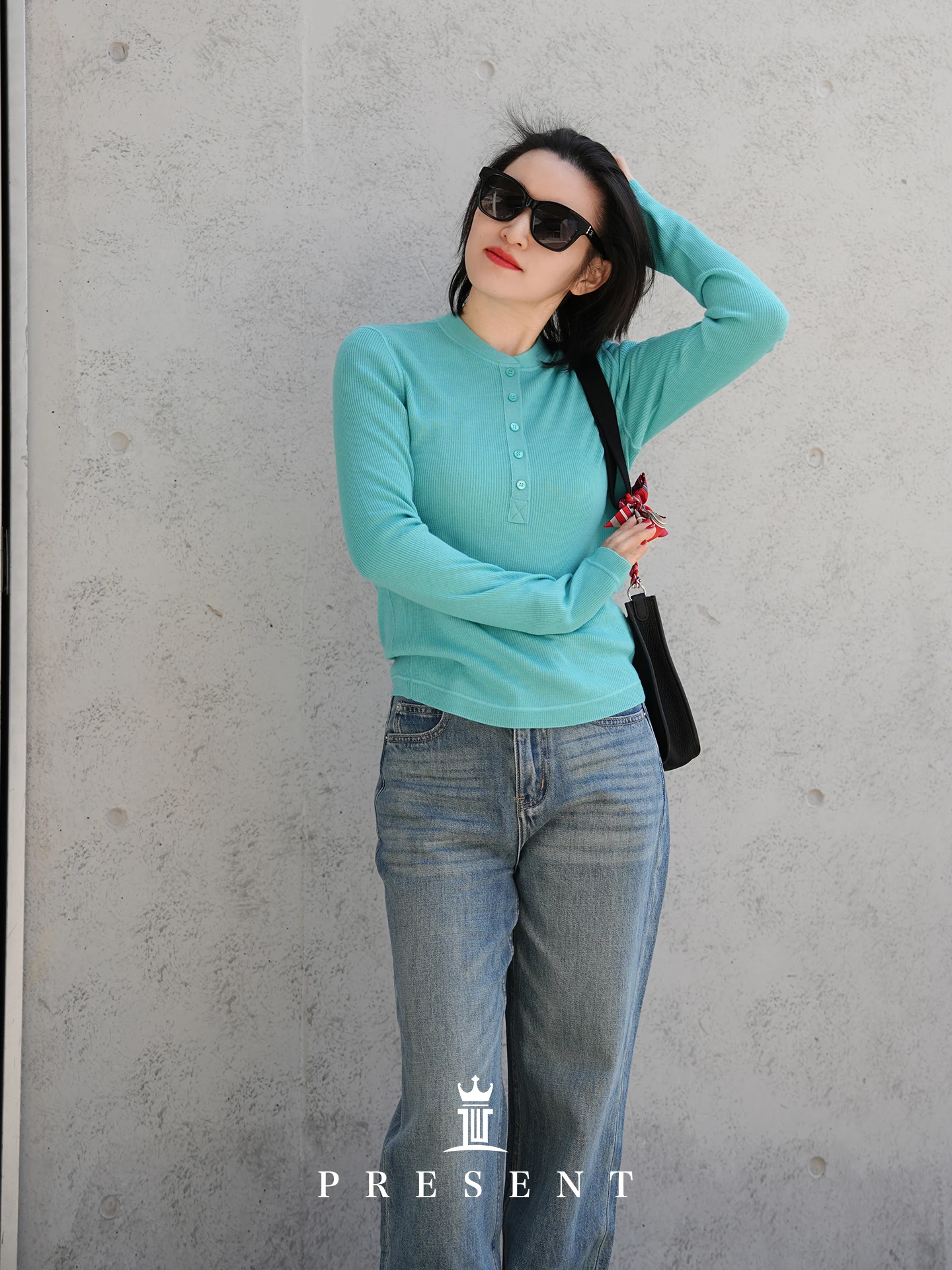 LaoBaoJiaRui Fine Wool Knitted Sweater Henry Collar Slim Fit Long Sleeve Women's Fashion Spring New Style Soft Comfortable Kn...
LaoBaoJiaRui Fine Wool Knitted Sweater Henry Collar Slim Fit Long Sleeve Women's Fashion Spring New Style Soft Comfortable Kn...