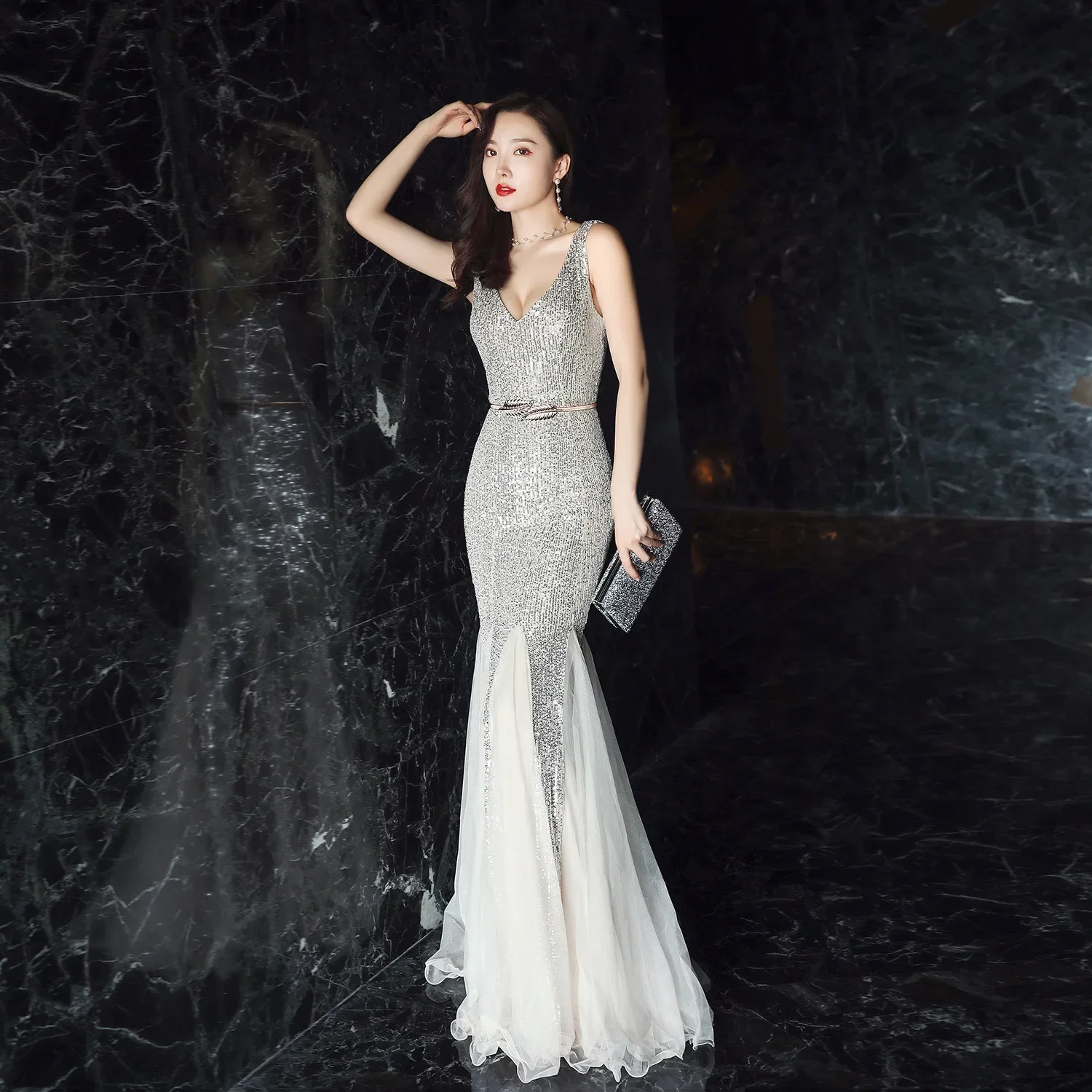 Evening Dresses Champagne Sequins Stretchy V-neck Zipper Back Mermaid Trumpet Floor Length Women Party Formal Gowns YE024
Evening Dresses Champagne Sequins Stretchy V-neck Zipper Back Mermaid Trumpet Floor Length Women Party Formal Gowns YE024