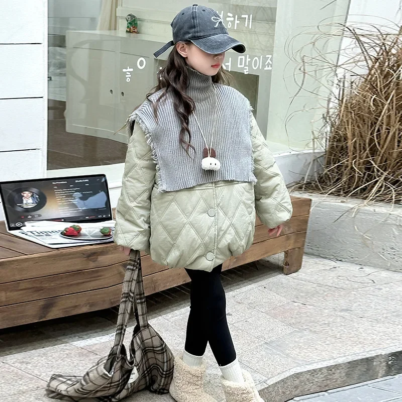 Girls Suit 2024 Winter New Childrens Clothing Baby Girls Foreign Loose Inner Padded Coat Coat Knitted Shawl Two-piece Set
Girls Suit 2024 Winter New Childrens Clothing Baby Girls Foreign Loose Inner Padded Coat Coat Knitted Shawl Two-piece Set