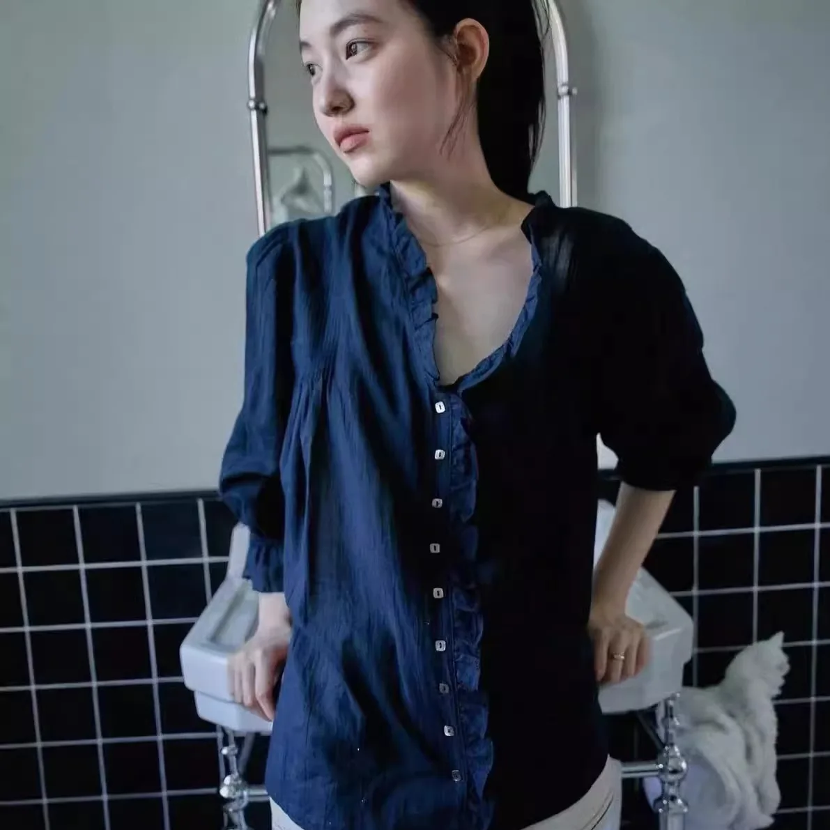 Retro Lace Trim Loose irt V-Ne Women's Top Casual Sle Autumn Winter Faion Element Bunching Fem Faion Premium irt
Retro Lace Trim Loose irt V-Ne Women's Top Casual Sle Autumn Winter Faion Element Bunching Fem Faion Premium irt