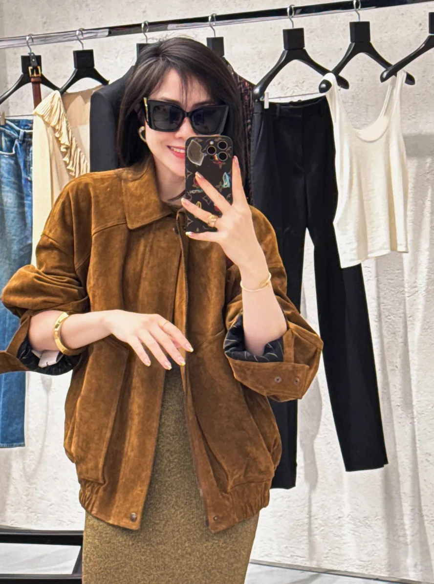 2025 Autumn Winter Women Vintage Brown Suede Leather Jacket Turn Down Collar Fashion Pocket Loose Sheepskin Jackets
2025 Autumn Winter Women Vintage Brown Suede Leather Jacket Turn Down Collar Fashion Pocket Loose Sheepskin Jackets