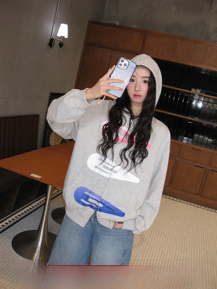 Large Size Clips Printed Hoodie Double Zipper Loose Outerwear Casual Sle Long Sve round Ne Sweatirt for Girls
Large Size Clips Printed Hoodie Double Zipper Loose Outerwear Casual Sle Long Sve round Ne Sweatirt for Girls