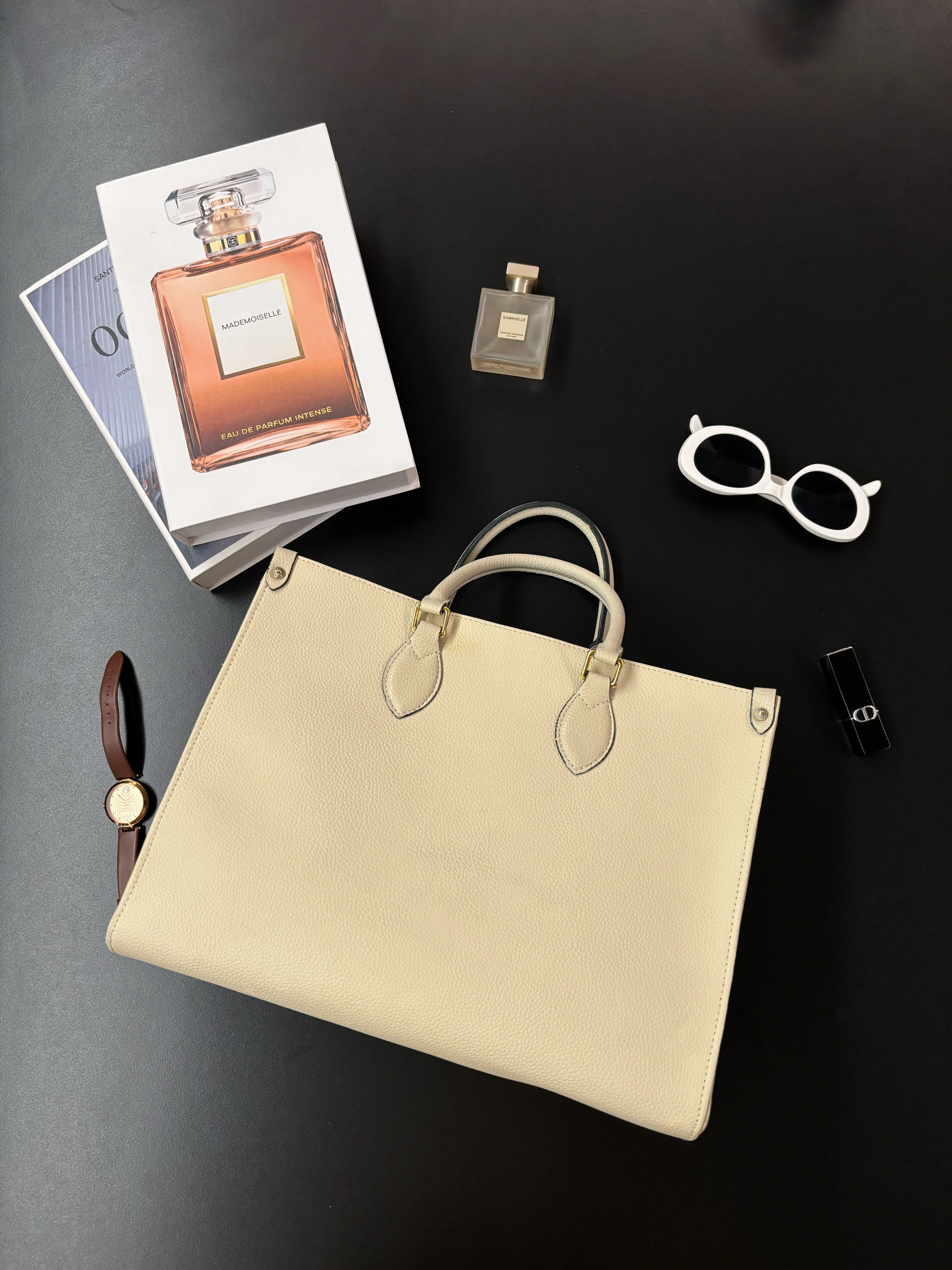 2026 New Trend Designer Handbags Women's Vintage Large Tote Bags Classic Leather Commuter Crossbody Shoulder Bag with Strap
2026 New Trend Designer Handbags Women's Vintage Large Tote Bags Classic Leather Commuter Crossbody Shoulder Bag with Strap