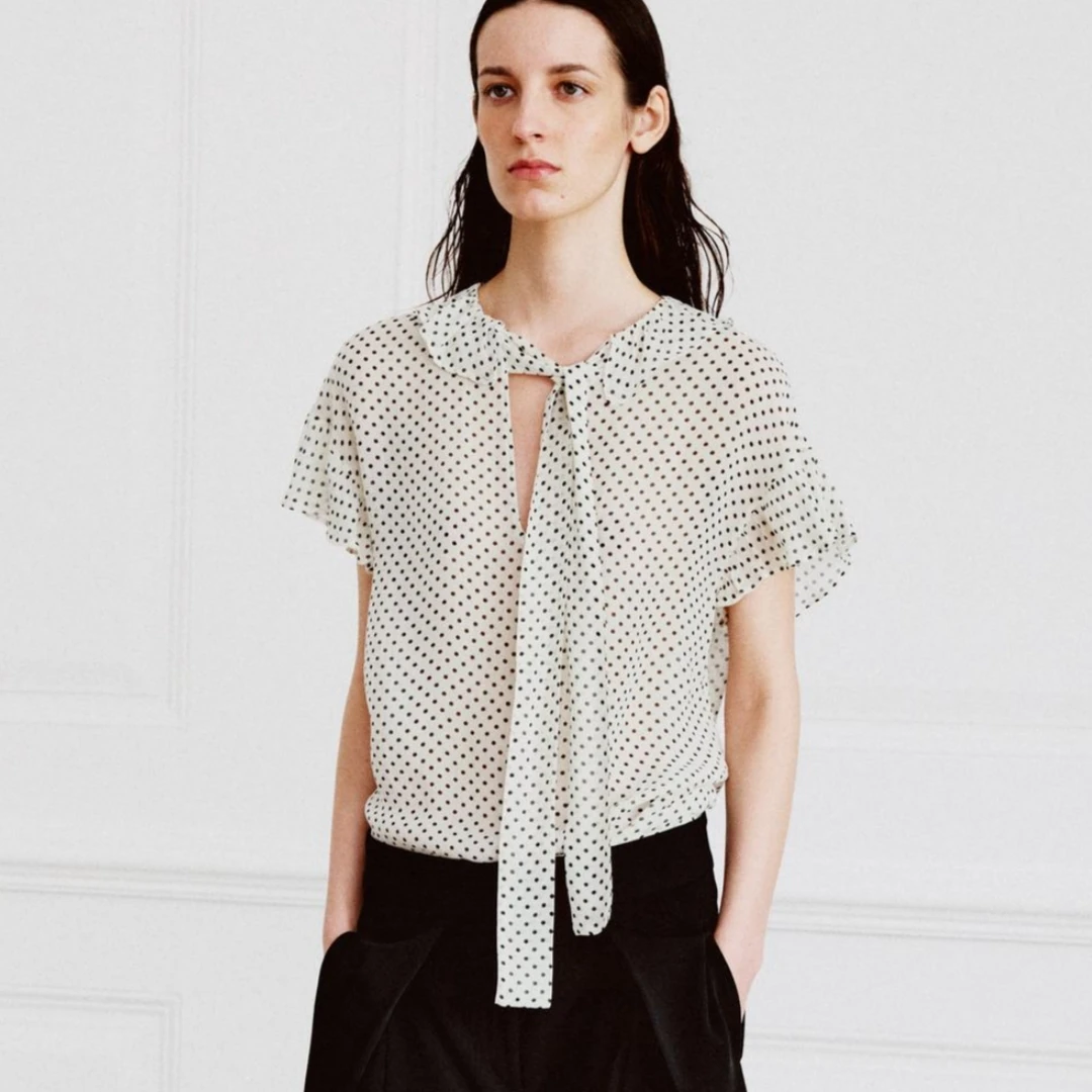Summer 2026 Loose Women's Shirt French Style Polka Dot Bow Tie Short Sleeve Top Breathable Skin-Friendly Cool Sensation
Summer 2026 Loose Women's Shirt French Style Polka Dot Bow Tie Short Sleeve Top Breathable Skin-Friendly Cool Sensation