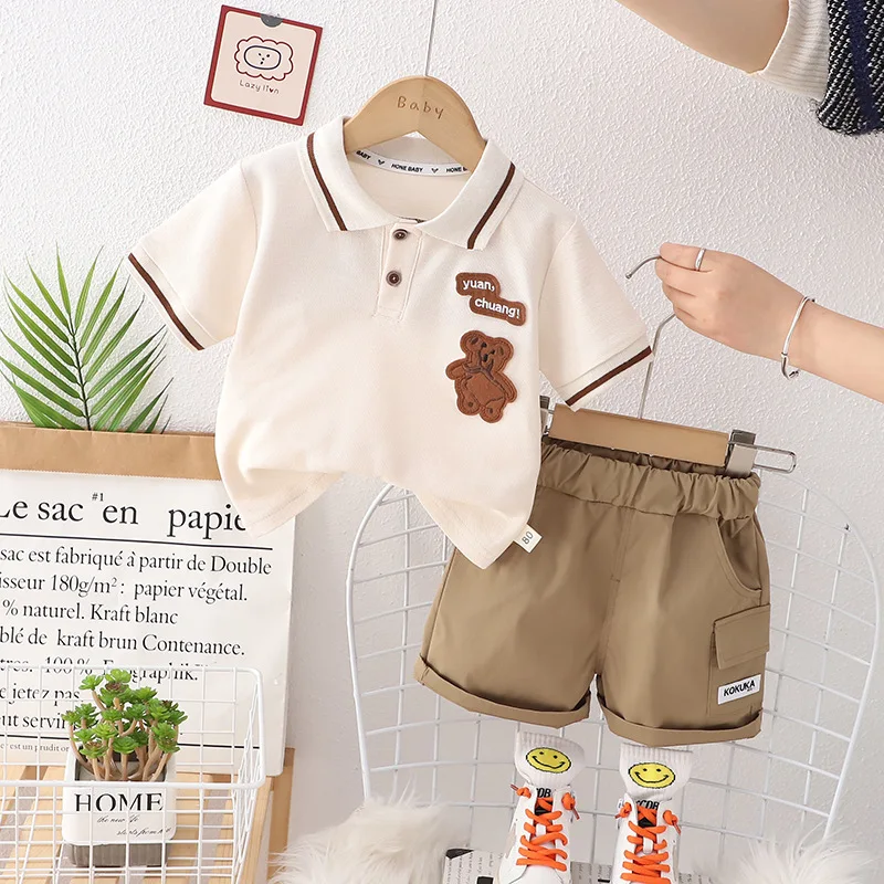 2025 Korean New Baby Boy Clothes Summer Cute Bear Casual Suit For Boys Polo Shirt And Cargo Shorts 2PCS Sets Children's Clothing
2025 Korean New Baby Boy Clothes Summer Cute Bear Casual Suit For Boys Polo Shirt And Cargo Shorts 2PCS Sets Children's Clothing
