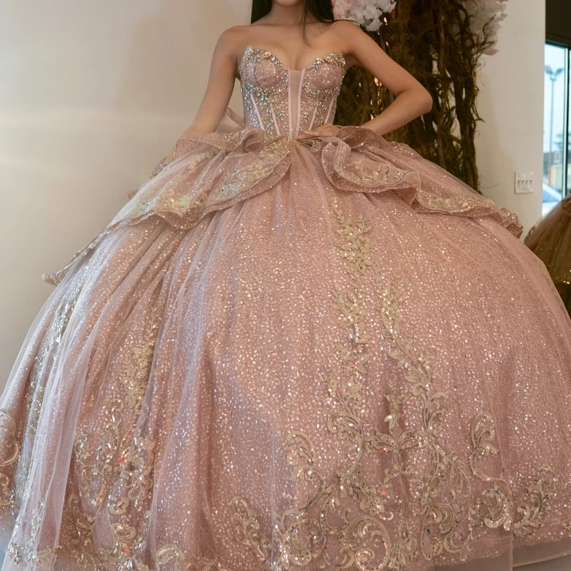 Rose Gold Shiny Quinceanera Dresses Ball Gown Off The Shoulder Applique Lace Beading Crystal Bow Tull Sweet 16 Dress Vestidos 15
Rose Gold Shiny Quinceanera Dresses Ball Gown Off The Shoulder Applique Lace Beading Crystal Bow Tull Sweet 16 Dress Vestidos 15