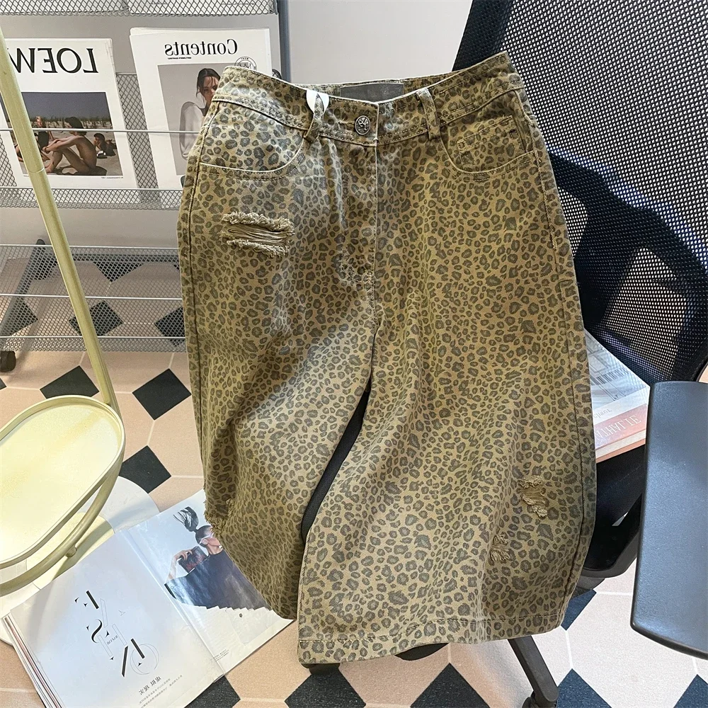 Women's Leopard Calf-length Shorts Hight Waist 2000s Vintage Y2k Female Shorts Medium Short Unisex Pants Summer 2025 Clothes
Women's Leopard Calf-length Shorts Hight Waist 2000s Vintage Y2k Female Shorts Medium Short Unisex Pants Summer 2025 Clothes