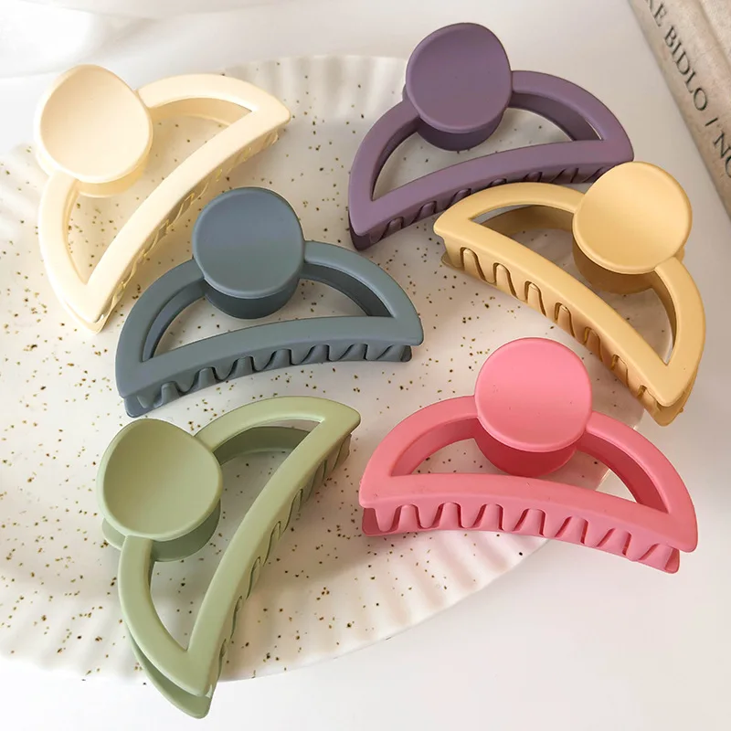 Милая матовая заколка-краб в минималистичном стиле для женщин, для пучка на затылке, хвоста, фиксации боковых прядей, для повседневного использования, универсальная
Милая матовая заколка-краб в минималистичном стиле для женщин, для пучка на затылке, хвоста, фиксации боковых прядей, для повседневного использования, универсальная