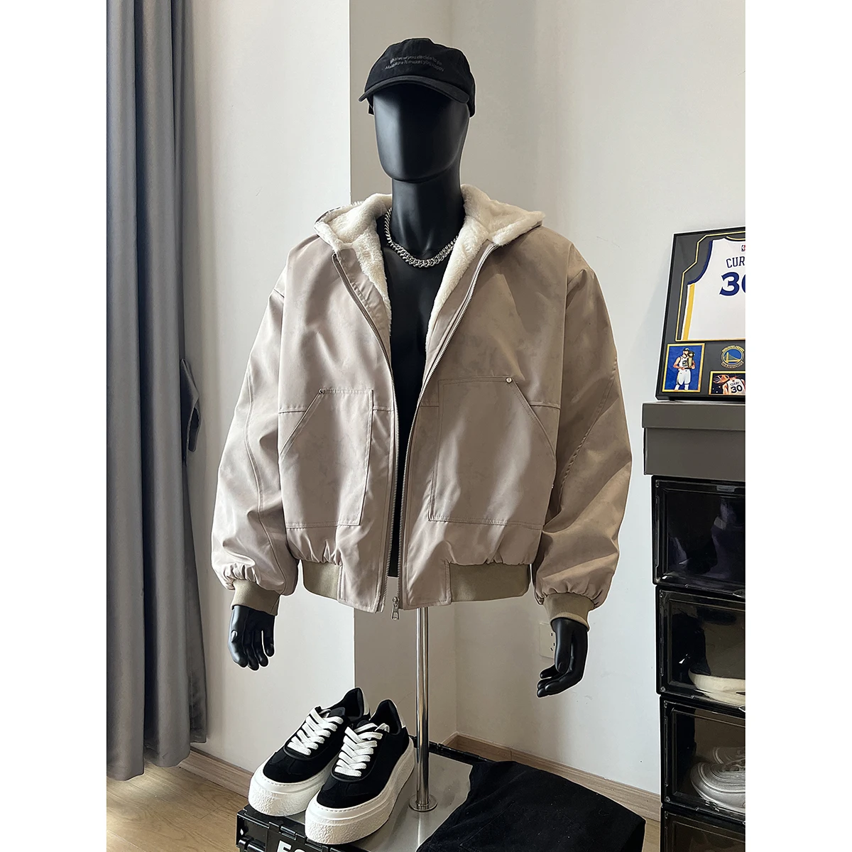 Autumn and winter new retro design loose thick jacket, fashionable hooded zipper warm jacket, men's thick jacket
Autumn and winter new retro design loose thick jacket, fashionable hooded zipper warm jacket, men's thick jacket