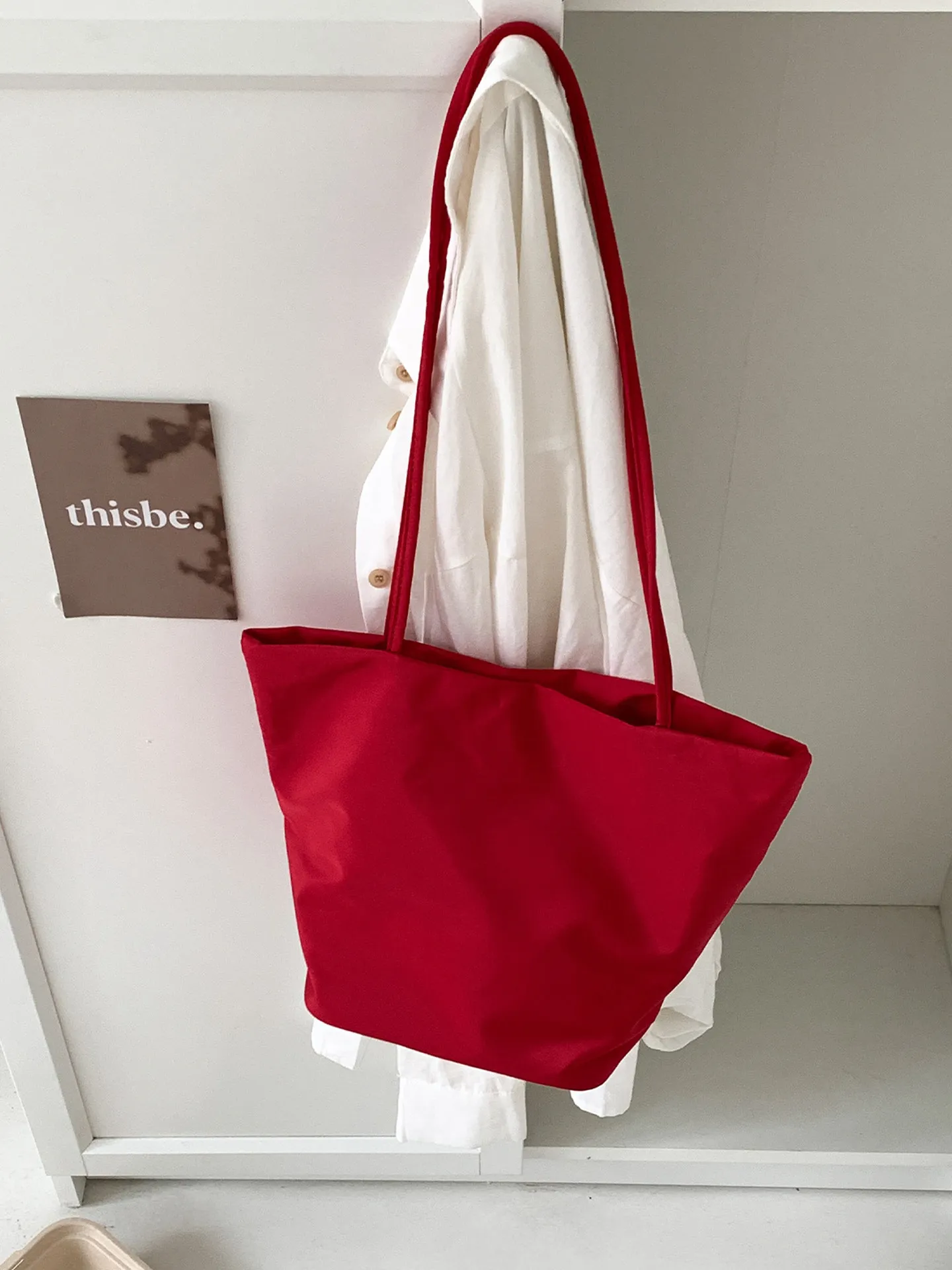 Simple Solid Color Nylon Shoulder Bag Women Chic Korean Casual Large Capacity Bucket Handbags Portable Commuting Underarm Bags
Simple Solid Color Nylon Shoulder Bag Women Chic Korean Casual Large Capacity Bucket Handbags Portable Commuting Underarm Bags