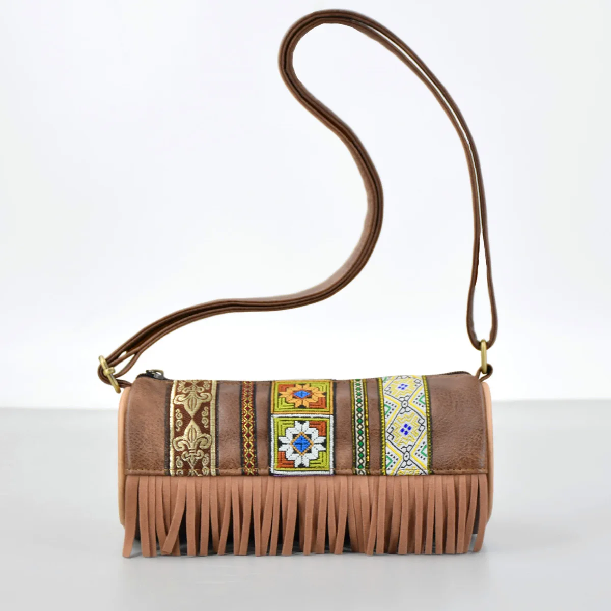 Ethnic Style PU Embroidered Cylindrical Bag Retro Tassel Crossbody Shoulder Bag Vintage Versatile Handbag Daily Casual Wear
Ethnic Style PU Embroidered Cylindrical Bag Retro Tassel Crossbody Shoulder Bag Vintage Versatile Handbag Daily Casual Wear