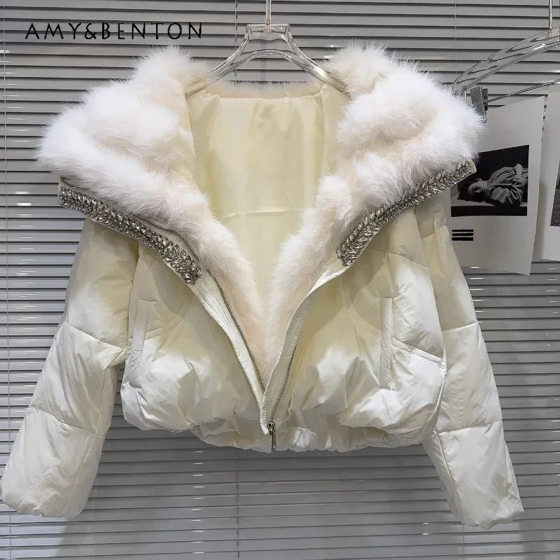 2024 Winter New Heavy Industry Rhinestone Bead Edge Faux Fox Hair Lapel Short Down Jacket Coat Women's Long Sleeves Black Parkas
2024 Winter New Heavy Industry Rhinestone Bead Edge Faux Fox Hair Lapel Short Down Jacket Coat Women's Long Sleeves Black Parkas