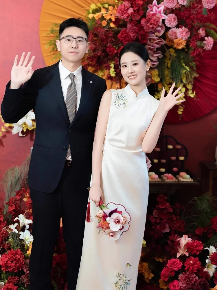Elegant White Qipao Wedding Dress New Chinese Style Bridal Gown Luxury Minimalist Wedding Dress Grandiose Formality Drunken Gown
Elegant White Qipao Wedding Dress New Chinese Style Bridal Gown Luxury Minimalist Wedding Dress Grandiose Formality Drunken Gown