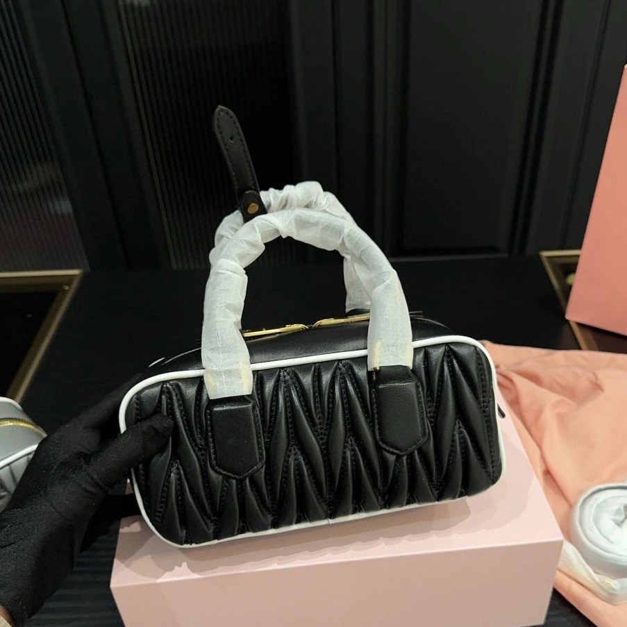 New real leather pleated bowling bags retro fashion high-end pillow Boston handbag Tote shoulder rossbody bag luxury women's bag
New real leather pleated bowling bags retro fashion high-end pillow Boston handbag Tote shoulder rossbody bag luxury women's bag