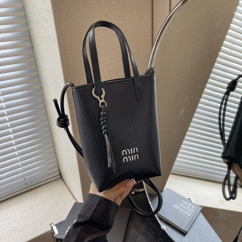 Luxury Brand 2025 New Simple Women's Portable Vertical Mobile Phone Bag Crossbody Bag Fashion All Casual Small Bag
Luxury Brand 2025 New Simple Women's Portable Vertical Mobile Phone Bag Crossbody Bag Fashion All Casual Small Bag