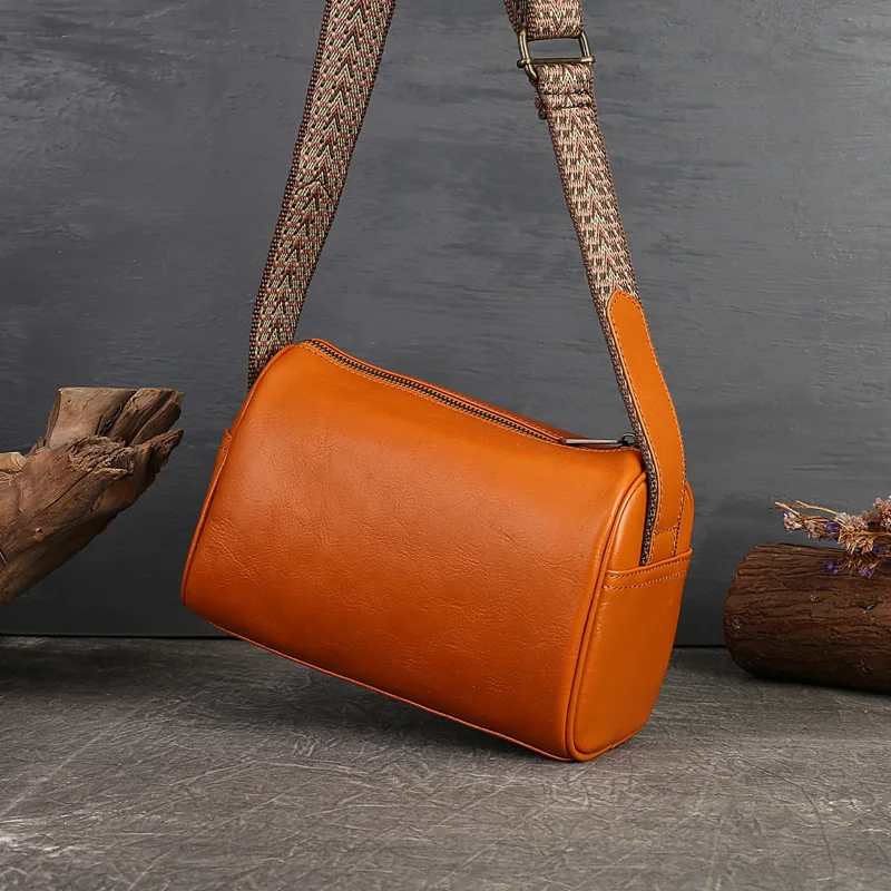 Leather women's bag Crossbody bag senior sense small baotou layer cowhide single shoulder bag fashion retro pillow bag
Leather women's bag Crossbody bag senior sense small baotou layer cowhide single shoulder bag fashion retro pillow bag