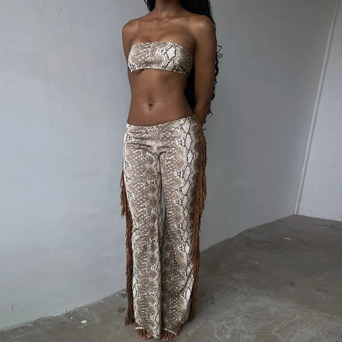 STYLISH LADY Snake Print Bandeau Top and Tassel Pants Set 2026 Women's Sexy Y2K Two Piece Outfit for Summer Party Club
STYLISH LADY Snake Print Bandeau Top and Tassel Pants Set 2026 Women's Sexy Y2K Two Piece Outfit for Summer Party Club