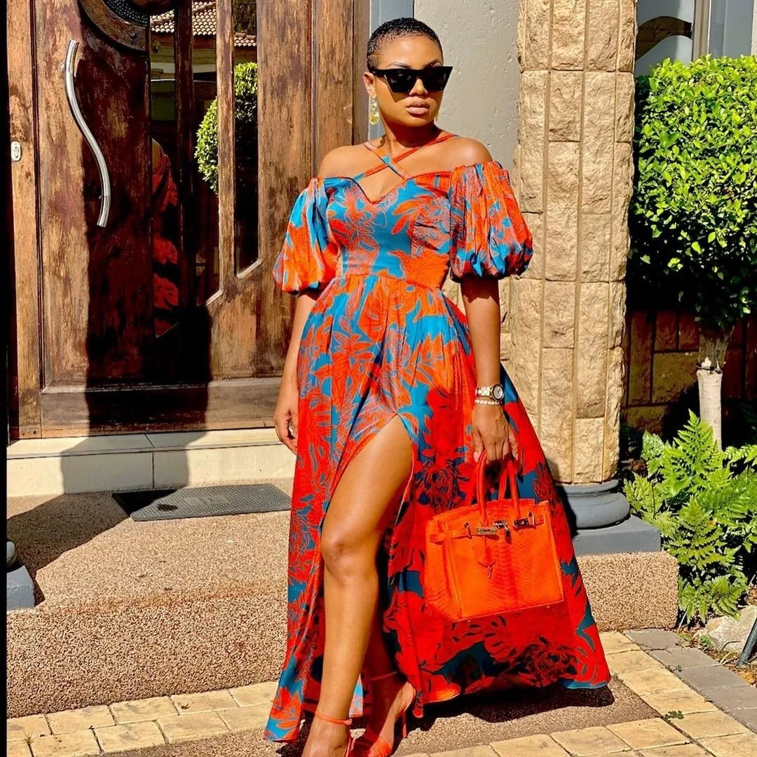2025 New Spring/Summer Women's Printed Pleated Strapless Short Sleeved V-Neck Backless Dress
2025 New Spring/Summer Women's Printed Pleated Strapless Short Sleeved V-Neck Backless Dress