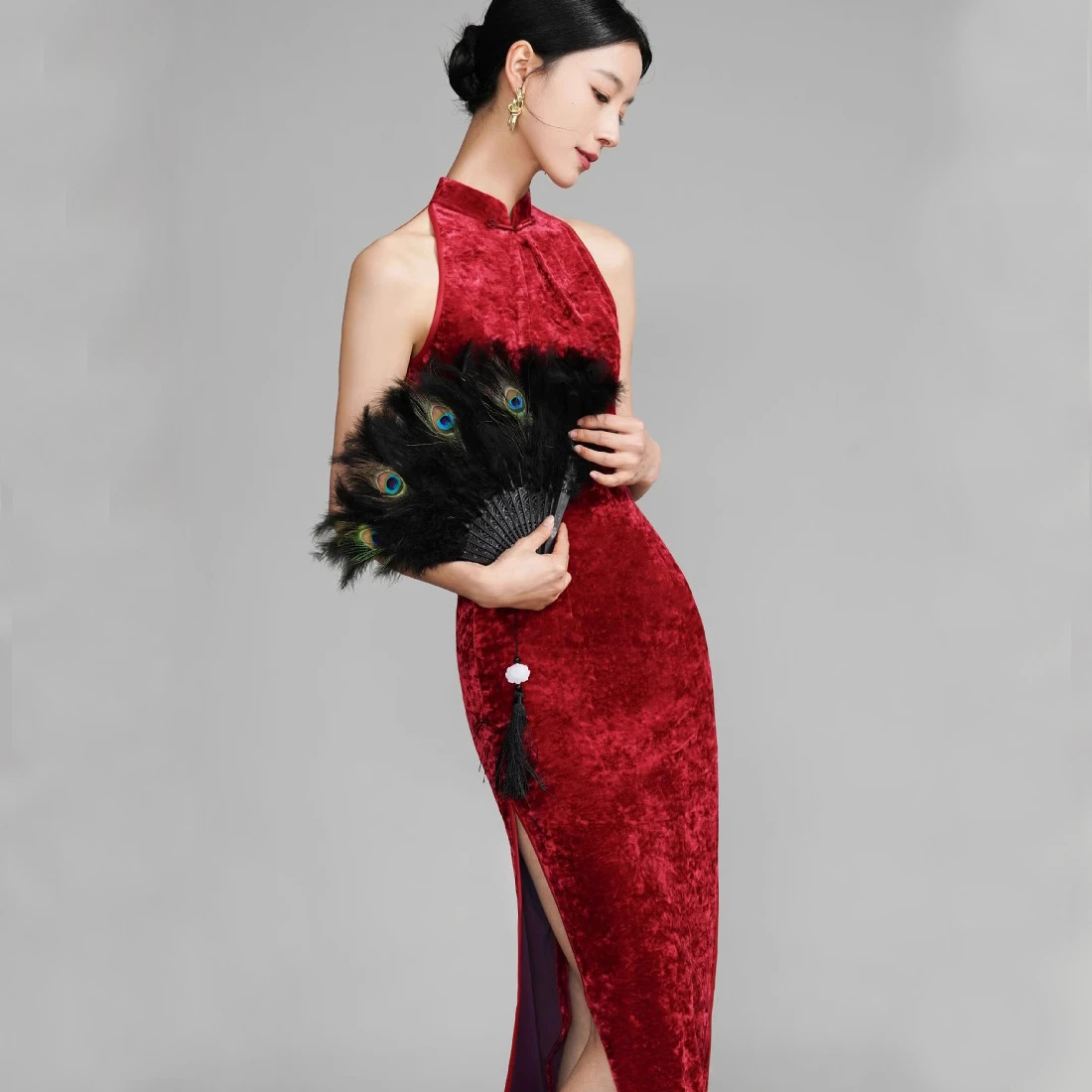 Chinese Style Halter Qipao Sexy Lady Cheongsam 2026 New Vintage Classic Velour Chinese Dress Long Weddin Dress Vestidos
Chinese Style Halter Qipao Sexy Lady Cheongsam 2026 New Vintage Classic Velour Chinese Dress Long Weddin Dress Vestidos