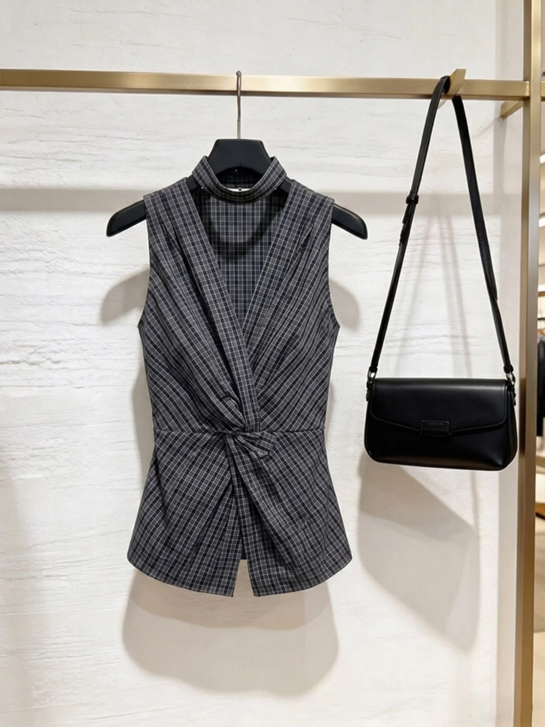 Sexy Slim Fit V-Neck Plaid Knot Design Sleeveless Shirt Women's Summer Fashionable Versatile Vest Poetic Lin Brand
Sexy Slim Fit V-Neck Plaid Knot Design Sleeveless Shirt Women's Summer Fashionable Versatile Vest Poetic Lin Brand