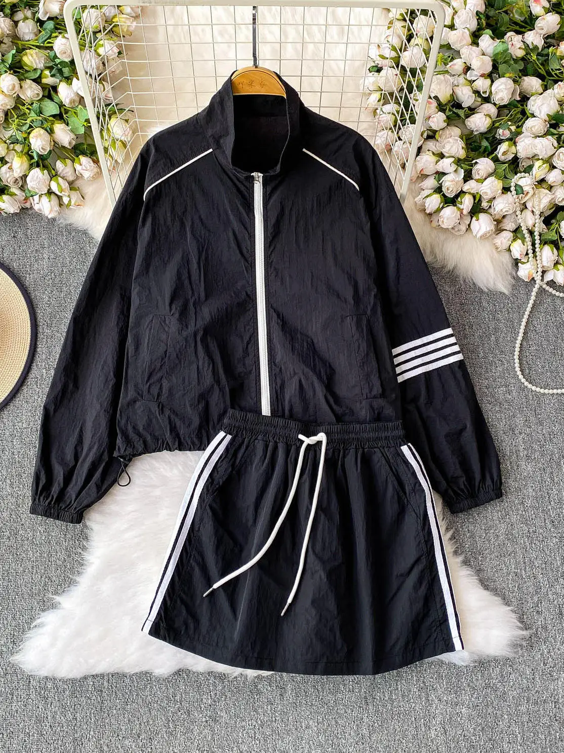 Faionable Sportswear Set Women's New Stripe Long Sve Sun Protection Outerwear Design Sense Dstring Top High Waist o...
Faionable Sportswear Set Women's New Stripe Long Sve Sun Protection Outerwear Design Sense Dstring Top High Waist o...