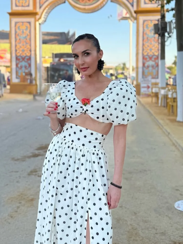 Women's Polka Dot Puff Short Sleeve Crop Top Split Long Skirt Set Fashion Holiday Two Piece Outfit Summer Casual Matching Sets
Women's Polka Dot Puff Short Sleeve Crop Top Split Long Skirt Set Fashion Holiday Two Piece Outfit Summer Casual Matching Sets