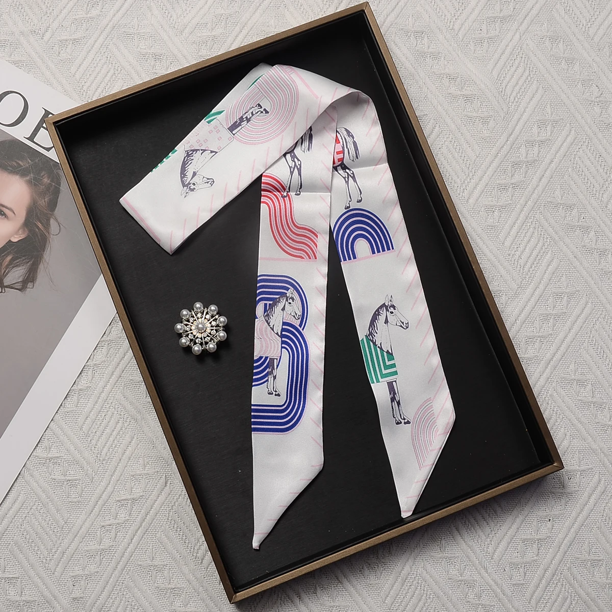 2023 New Design Horse Women Scarf Luxury Brand Silk Scarf Fashion Hair Headband Foulard Skinny Bag Scarves Neckerchief
2023 New Design Horse Women Scarf Luxury Brand Silk Scarf Fashion Hair Headband Foulard Skinny Bag Scarves Neckerchief