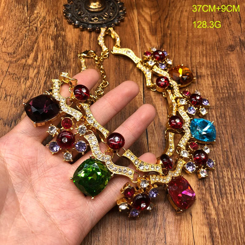 Тяжелая промышленность, элегантная огранка, драгоценные камни, цветные бриллианты, ожерелье, серьги-гвоздики, винтажные украшения
Тяжелая промышленность, элегантная огранка, драгоценные камни, цветные бриллианты, ожерелье, серьги-гвоздики, винтажные украшения