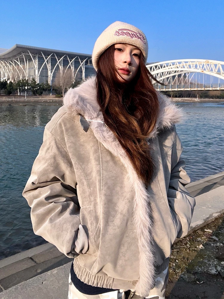 Мужская утепленная кожаная куртка в американском стиле, короткое хлопковое пальто, зимнее теплое, с воротником-стойкой, с узором «Горный орел», Cleanfit Work
Мужская утепленная кожаная куртка в американском стиле, короткое хлопковое пальто, зимнее теплое, с воротником-стойкой, с узором «Горный орел», Cleanfit Work