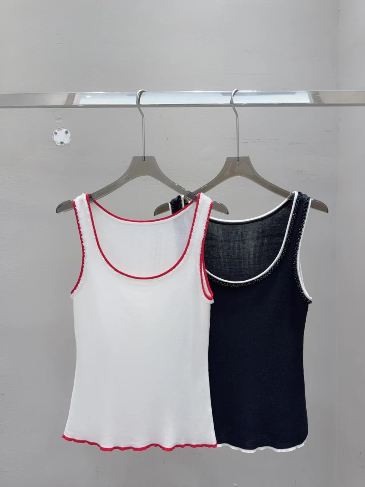 Spring Summer American Hot Girl Contrast Color Vest Strap Women's Slimming Versatile Slimming Top Trendy Short H-Shape Backless
Spring Summer American Hot Girl Contrast Color Vest Strap Women's Slimming Versatile Slimming Top Trendy Short H-Shape Backless