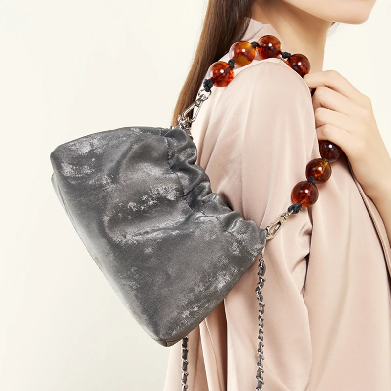 Toptrends Genuine Leather Pleated Bucket Small Women Handbags 2024 Trend Designer Beaded Chain Ladies Shoulder Crossbody Bags
Toptrends Genuine Leather Pleated Bucket Small Women Handbags 2024 Trend Designer Beaded Chain Ladies Shoulder Crossbody Bags