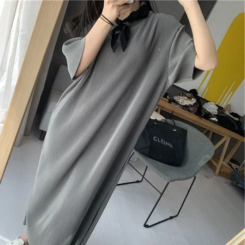 plus Size Women's Summer Casual Short Sleeve Pleated Dress Loose Long T-Shirt Dress Large Size Fashion Straight Cut Style
plus Size Women's Summer Casual Short Sleeve Pleated Dress Loose Long T-Shirt Dress Large Size Fashion Straight Cut Style