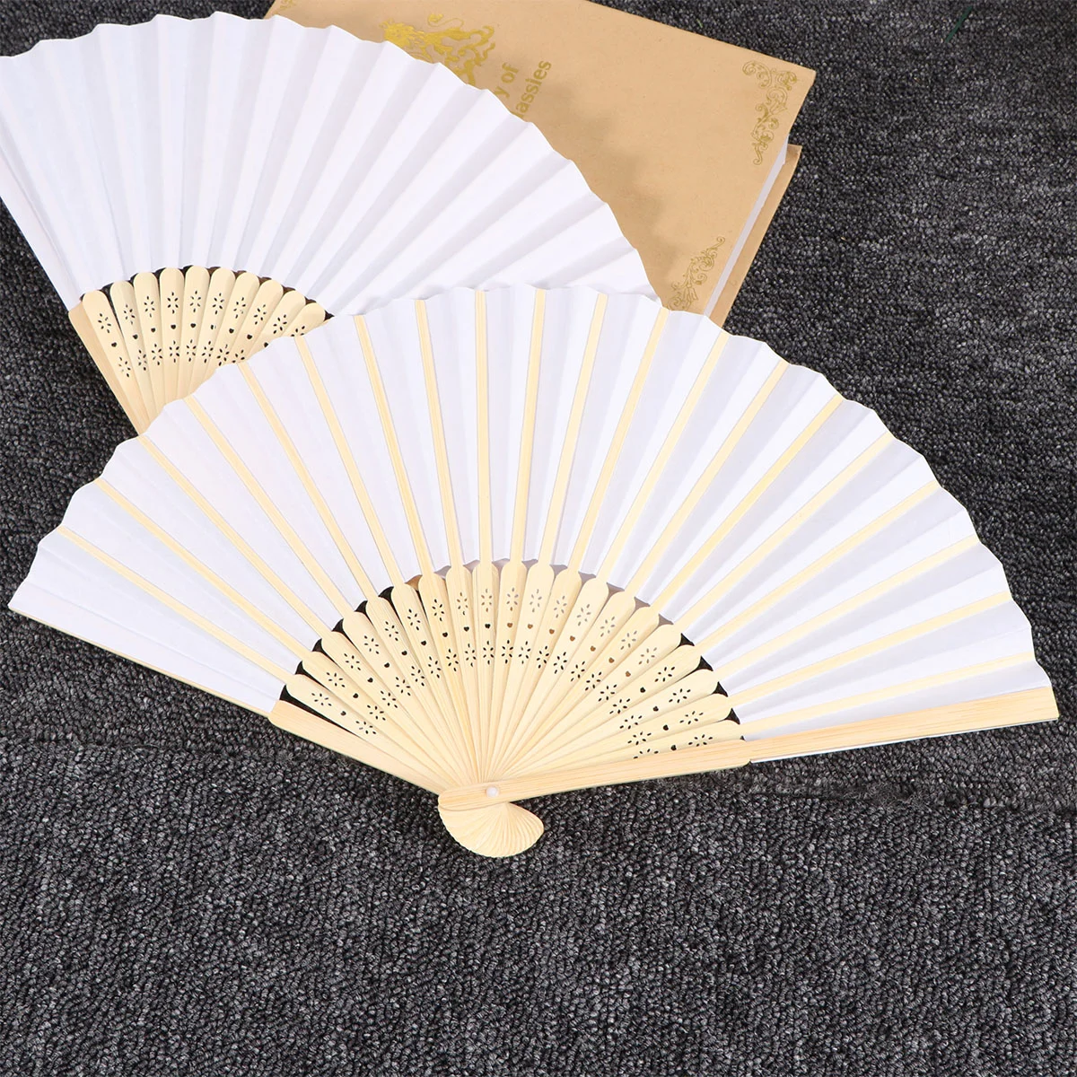 4pcs 7 Inches Blank Fan Decor Kids DIY Painting Prop Performance Fan (White) Folding Fans
4pcs 7 Inches Blank Fan Decor Kids DIY Painting Prop Performance Fan (White) Folding Fans