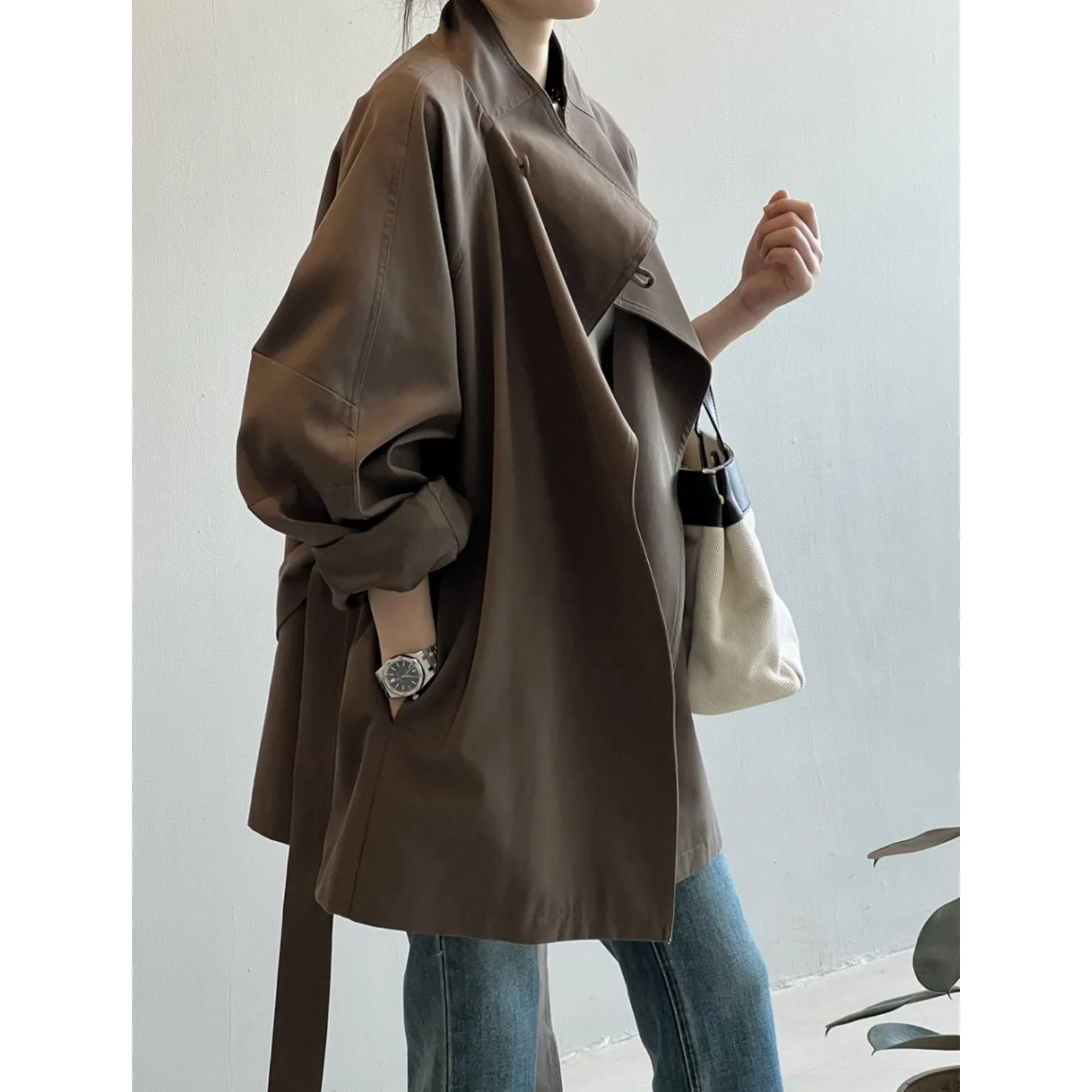 French Vintage Mid Long Trench Coat Women's Clothing 2026 Spring Autumn New Loose Casual Stand-up Overcoat Female Windbreakers
French Vintage Mid Long Trench Coat Women's Clothing 2026 Spring Autumn New Loose Casual Stand-up Overcoat Female Windbreakers
