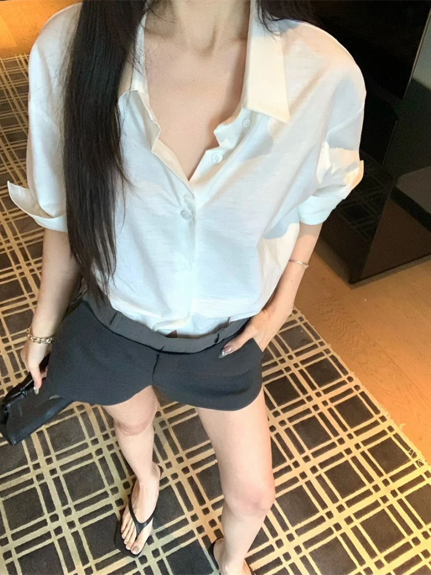 Тонкие рубашки в стиле ретро Alien Kitty, женские минималистичные офисные женские уличные шорты с высокой талией, повседневные универсальные модные новые летние шорты
Тонкие рубашки в стиле ретро Alien Kitty, женские минималистичные офисные женские уличные шорты с высокой талией, повседневные универсальные модные новые летние шорты