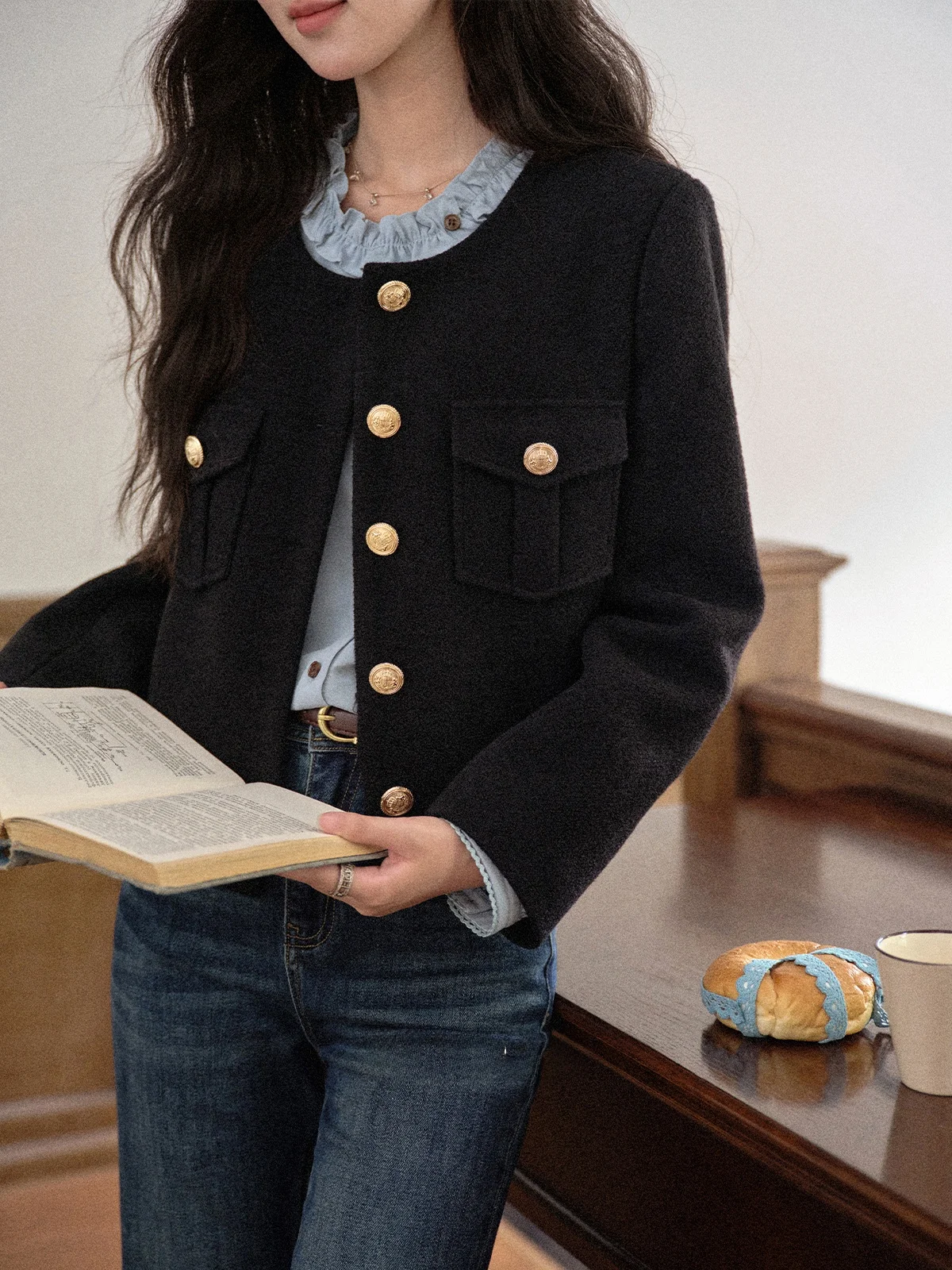 Ele Casual Women's ort Coat Jaet with Gold Bule Autumn New Sle Bla Outerwear Open Cardigan Luxury Light Sle
Ele Casual Women's ort Coat Jaet with Gold Bule Autumn New Sle Bla Outerwear Open Cardigan Luxury Light Sle