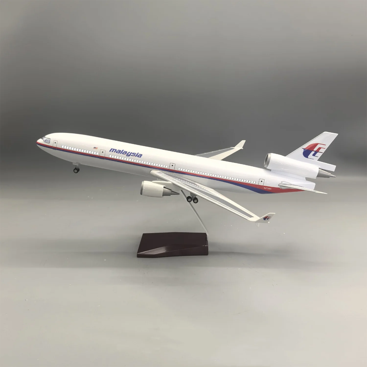 1/130 scale Malaysia MD-11 Diecast Resin Airplane Model with Stand Collectible Aircraft for Aviation Enthusiasts Gift
1/130 scale Malaysia MD-11 Diecast Resin Airplane Model with Stand Collectible Aircraft for Aviation Enthusiasts Gift