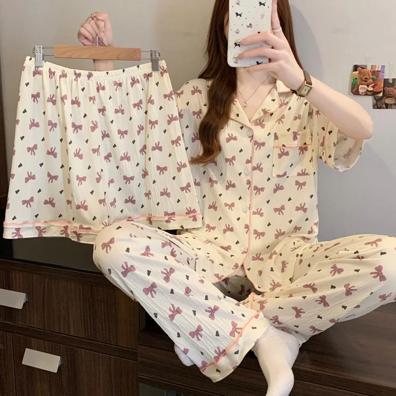 Women Summer Pajamas Three-piece Set Casual Sleepwear Short Sleeve Lapel Cute Bowknot Heart Print Homewear Female Loungewear
Women Summer Pajamas Three-piece Set Casual Sleepwear Short Sleeve Lapel Cute Bowknot Heart Print Homewear Female Loungewear