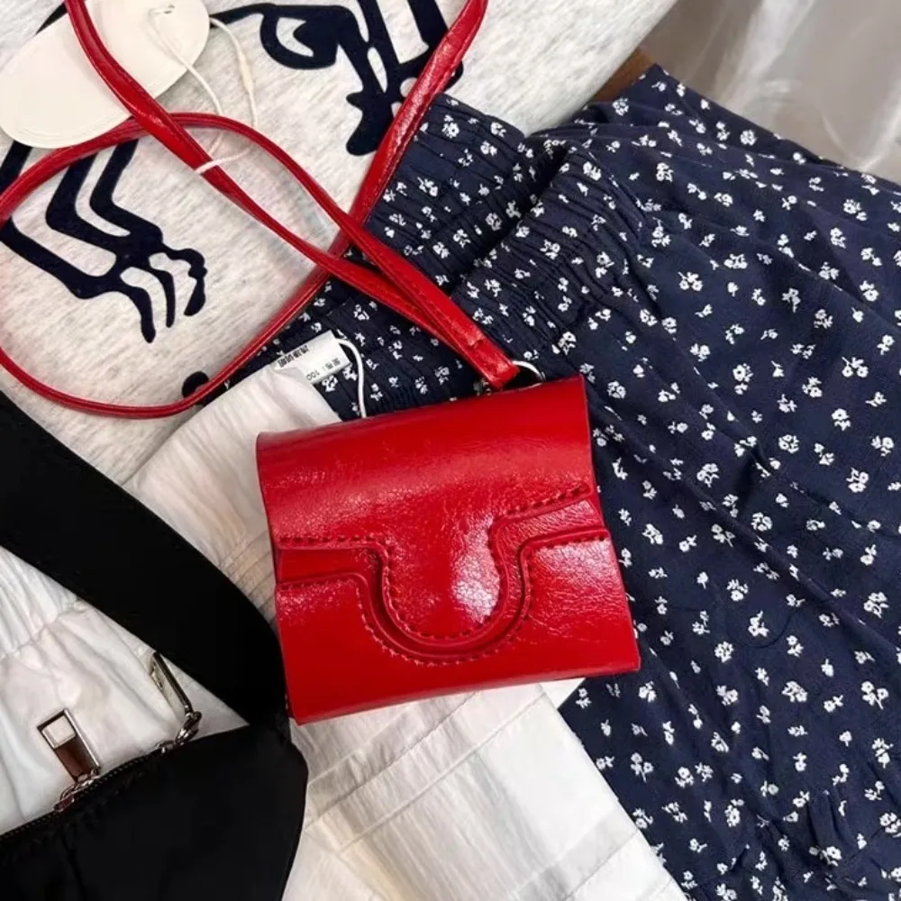 Multifunctional Small Square Wallet Solid Color PU Leather Mini Headphone Bags Simple Durable Halterneck Coin Purse Outdoor
Multifunctional Small Square Wallet Solid Color PU Leather Mini Headphone Bags Simple Durable Halterneck Coin Purse Outdoor